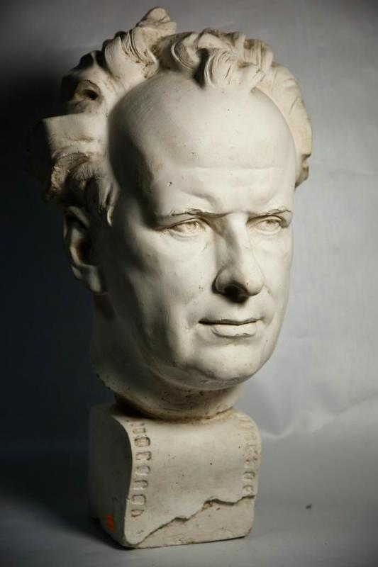 Бюст режиссера С.Эйзенштейна