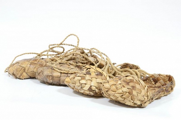 Лапти плетенные