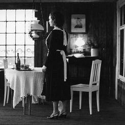 Рекламный материал. Валери Мересс в роли Юлии