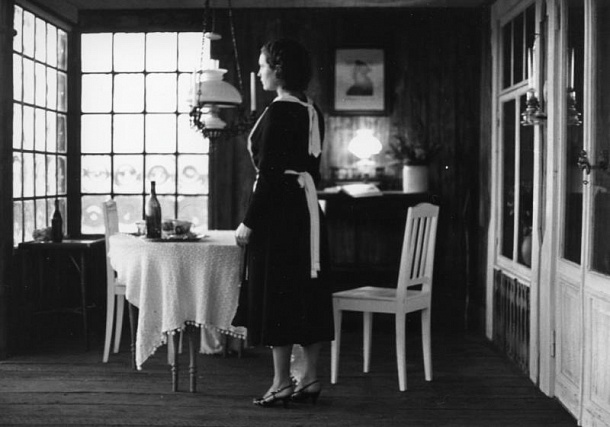 Рекламный материал. Валери Мересс в роли Юлии