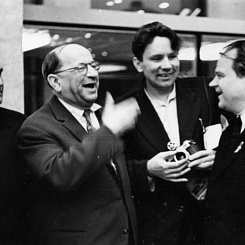 Режиссер Григорий Рошаль и композитор Тихон Хренников на Конгрессе в защиту мира