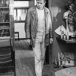 Эпизод " в отчем доме". Д.Банионис (Крис)